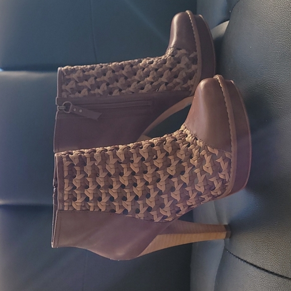 Ugg Maliha Woven Booties - Picture 3 of 6